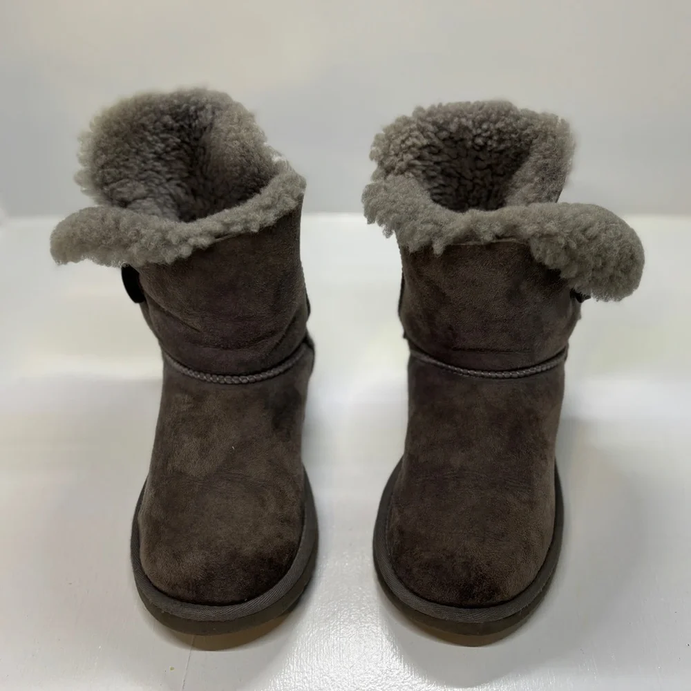 UGG Bailey Button Original used boots kids size 3 S/N 5991